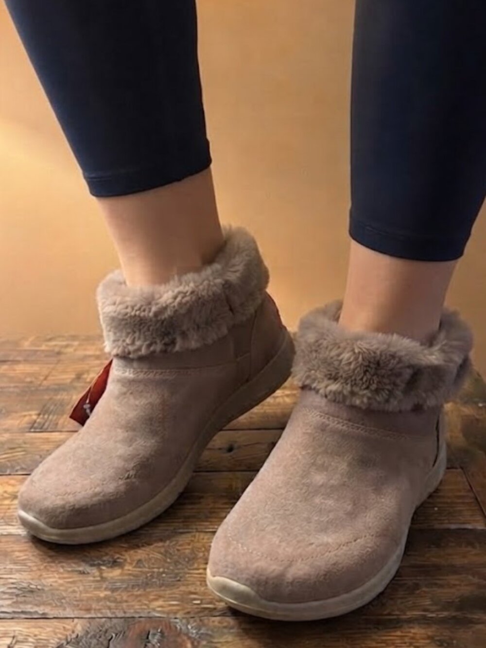 NWT Skechers Women’s Faux Fur Slip-On Ankle Booties Taupe Size 11 Wide